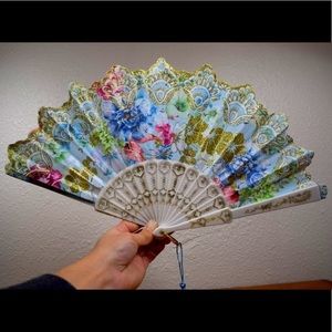 VINTAGE FLORAL HAND FAN⭐️